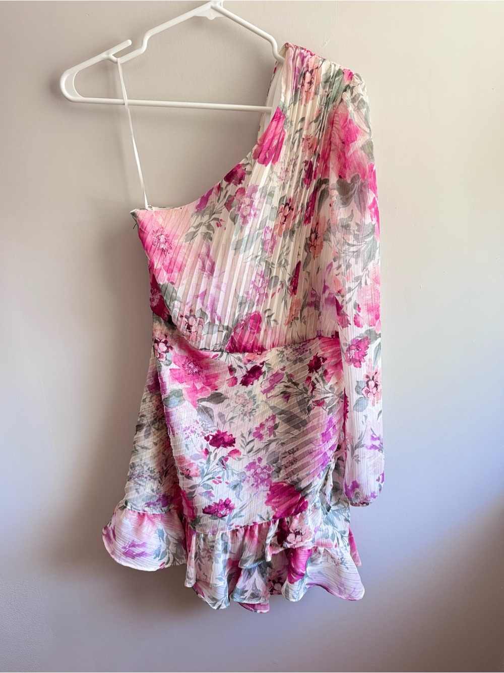 Express One-Shoulder Floral Mini Dress/Romper in Pink and White